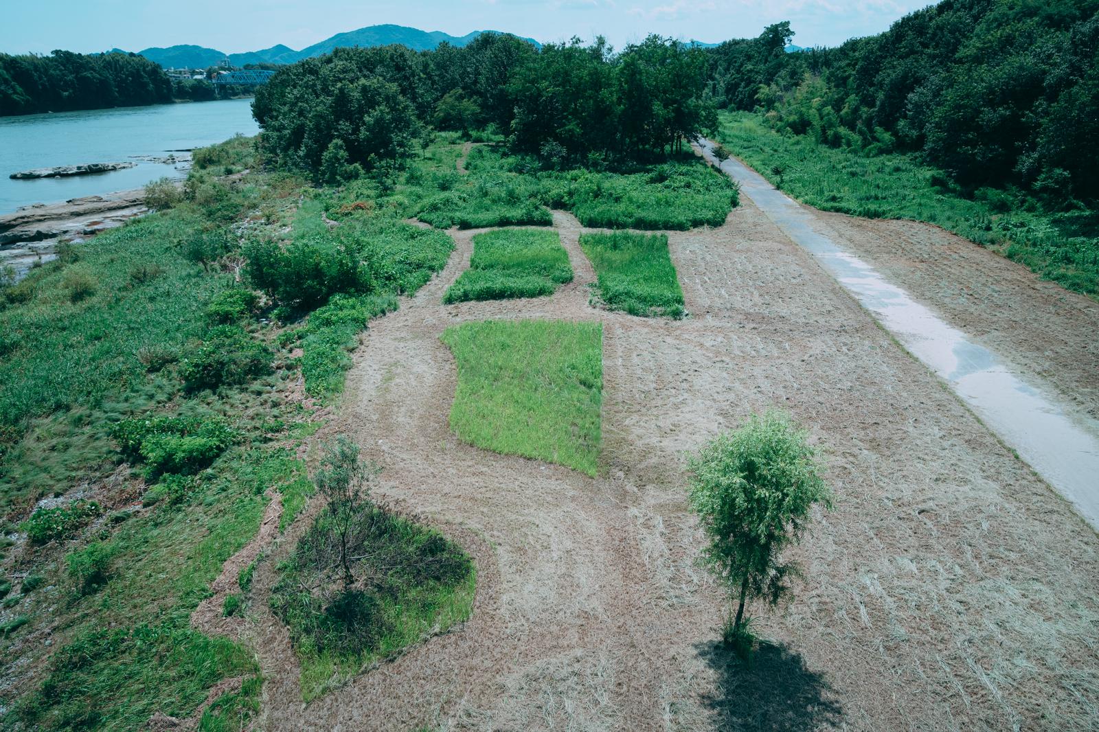 区画された土地の俯瞰／宅地建物取引業のイメージ