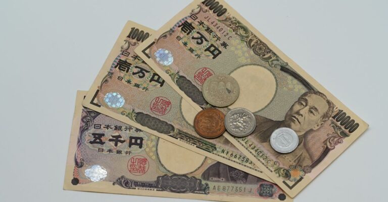 【2026年10月1日から】入管手数料が大幅引き上げ|更新・変更は最大75,000円、永住は200,000円へ